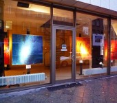 kunstausstellung-neben-hotel-interconti